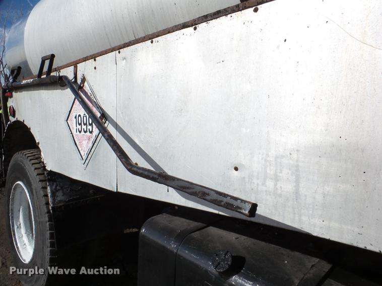 image for item DA7377 1991 GMC 7000 oil distribution truck