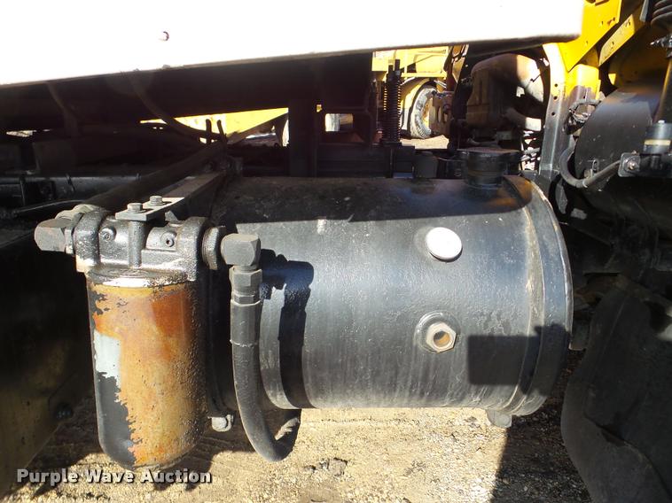 image for item DA7377 1991 GMC 7000 oil distribution truck