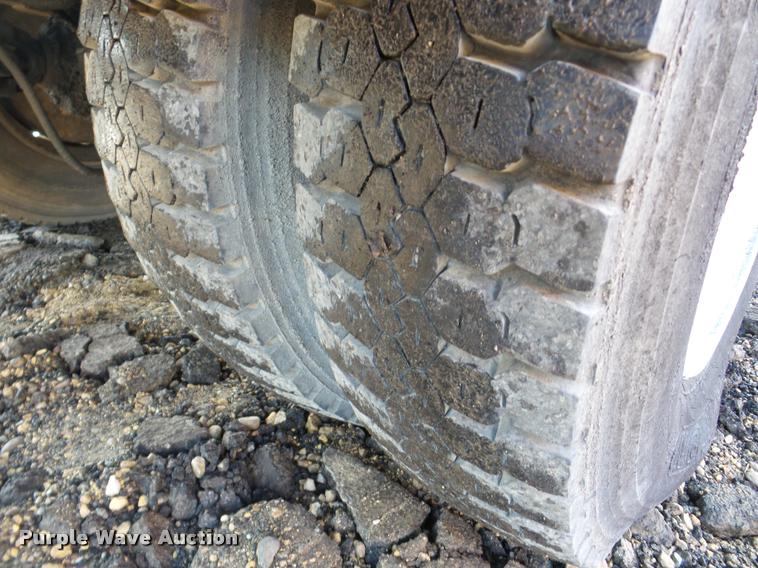 image for item DA7377 1991 GMC 7000 oil distribution truck