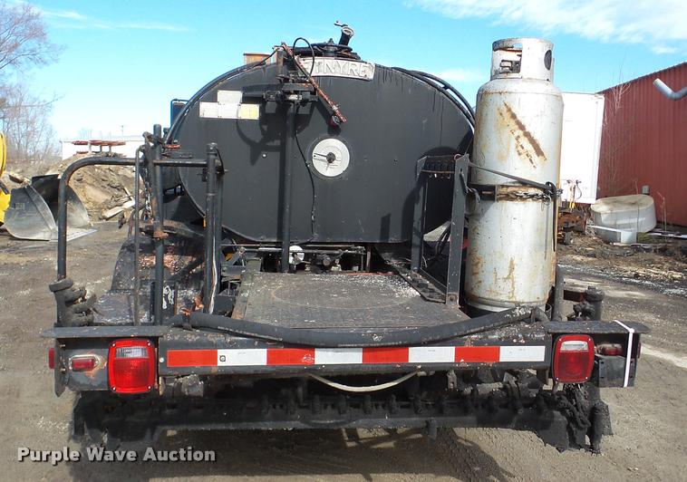 image for item DA7382 1982 International 1724 oil distribution truck