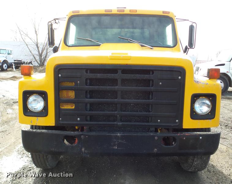 image for item DA7382 1982 International 1724 oil distribution truck