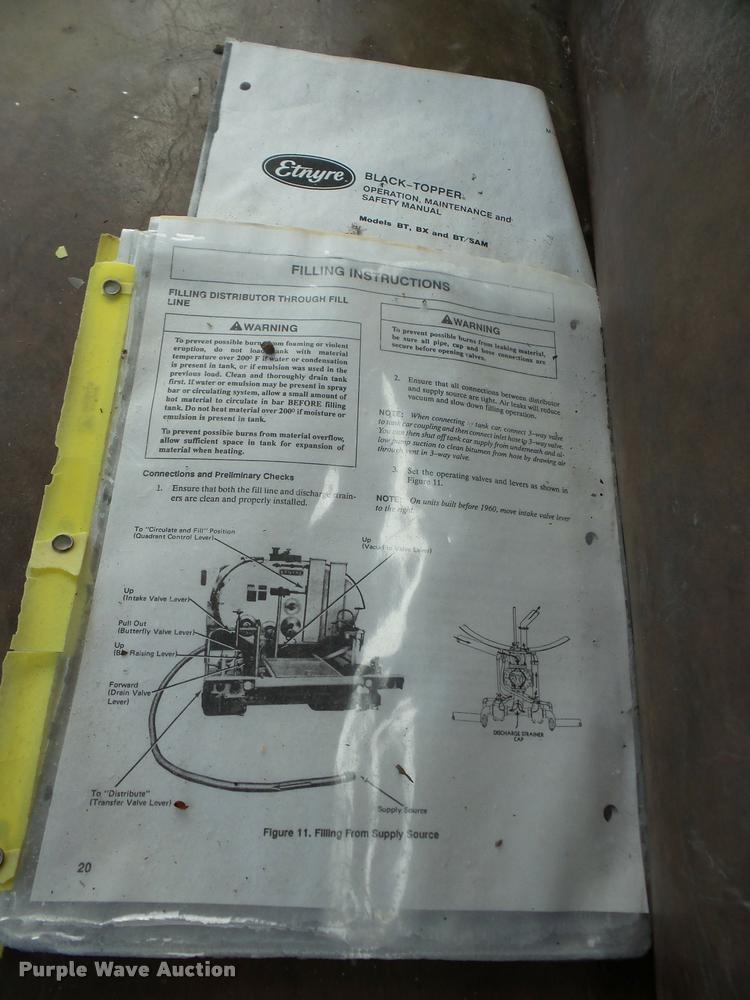 image for item DA7382 1982 International 1724 oil distribution truck