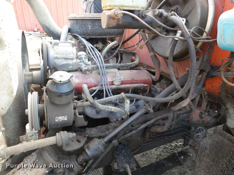 image for item DA7382 1982 International 1724 oil distribution truck