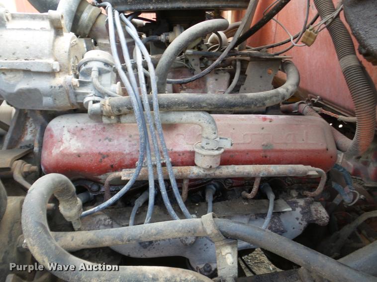 image for item DA7382 1982 International 1724 oil distribution truck