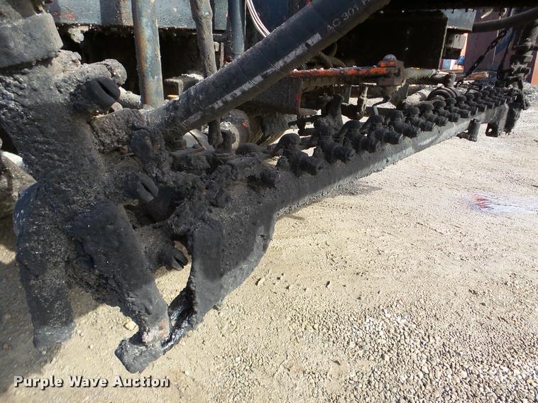 image for item DA7382 1982 International 1724 oil distribution truck