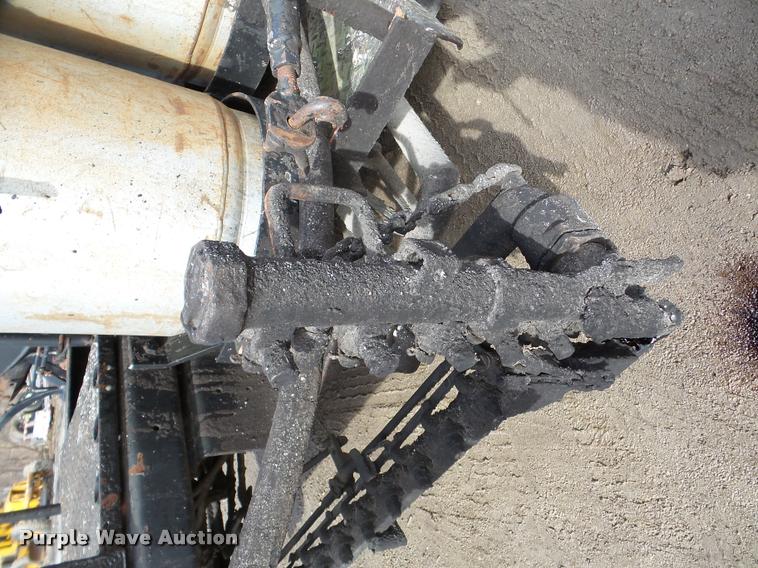 image for item DA7382 1982 International 1724 oil distribution truck