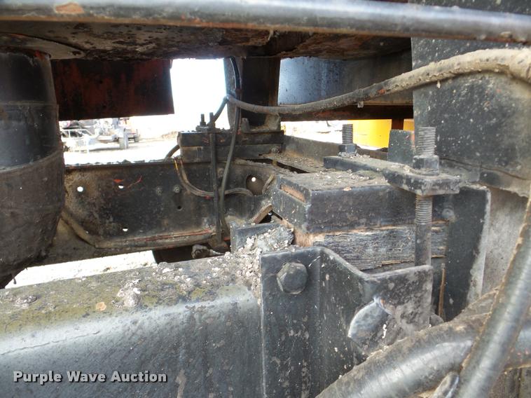 image for item DA7382 1982 International 1724 oil distribution truck