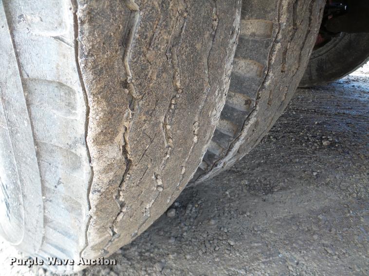 image for item DA7382 1982 International 1724 oil distribution truck