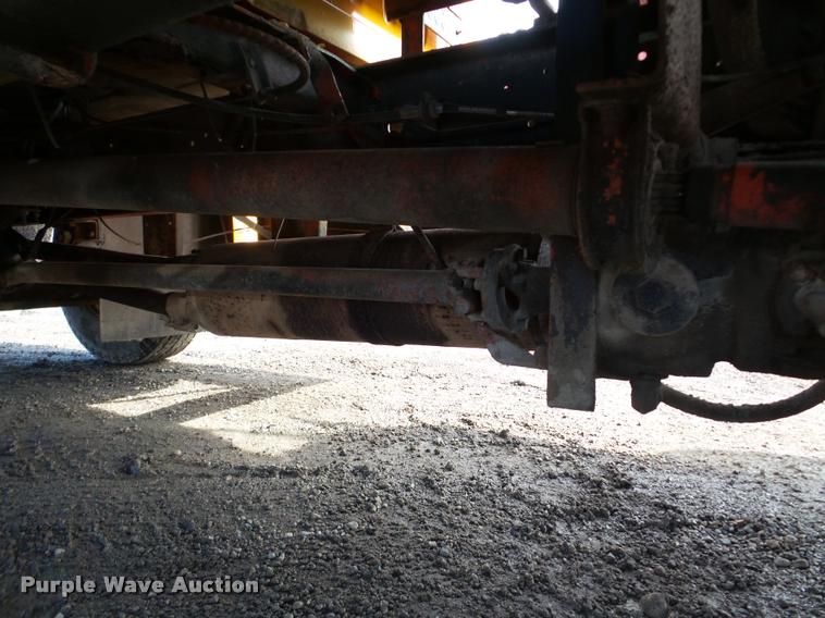 image for item DA7382 1982 International 1724 oil distribution truck