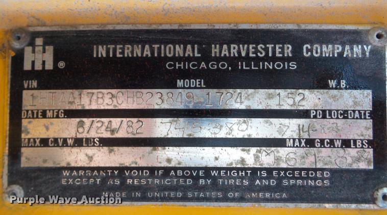 image for item DA7382 1982 International 1724 oil distribution truck