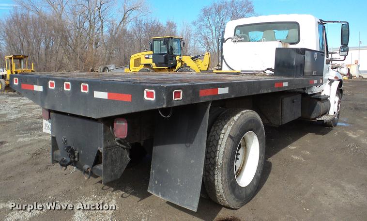 image for item DA7385 2002 International 4300 flatbed truck