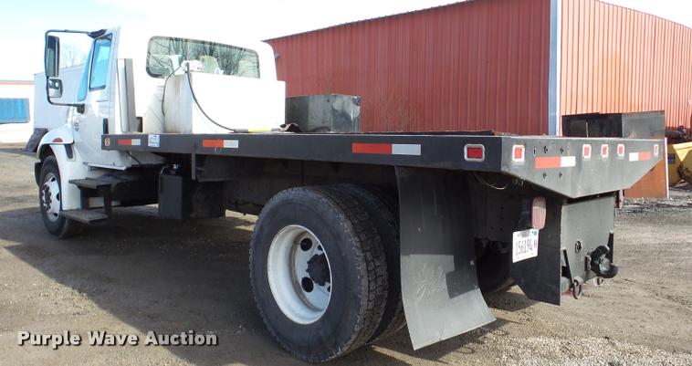 image for item DA7385 2002 International 4300 flatbed truck