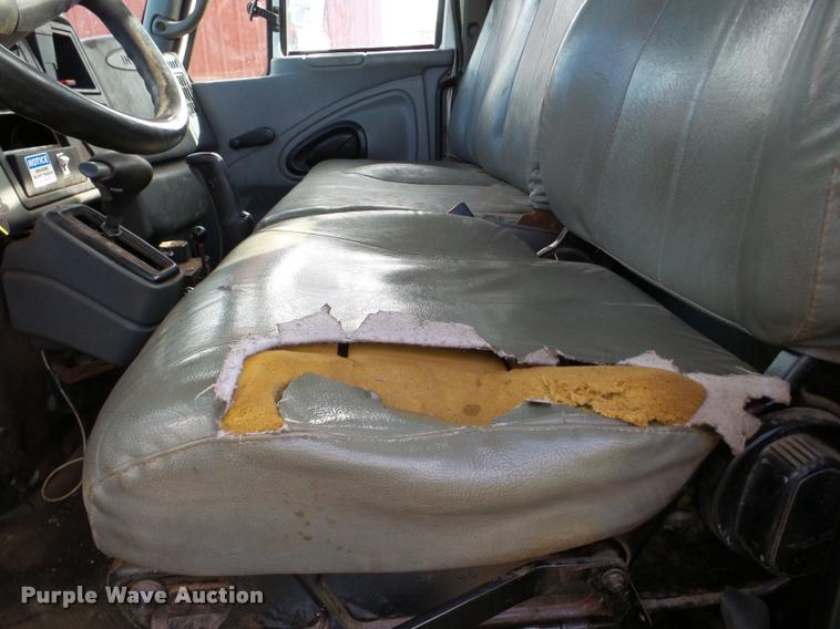 image for item DA7385 2002 International 4300 flatbed truck