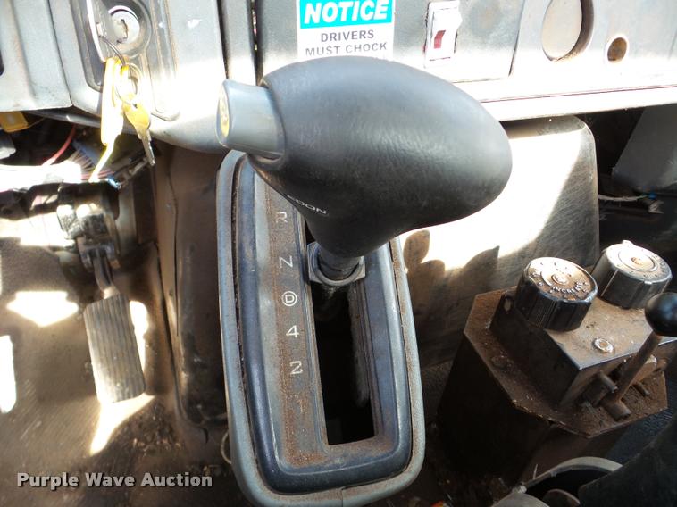 image for item DA7385 2002 International 4300 flatbed truck