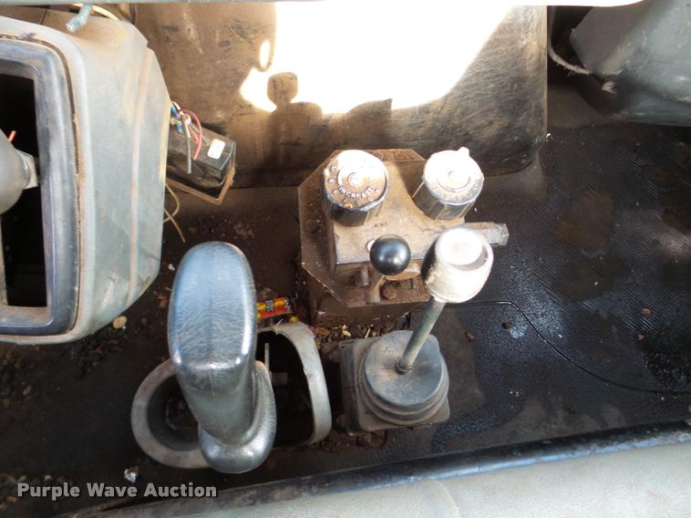 image for item DA7385 2002 International 4300 flatbed truck