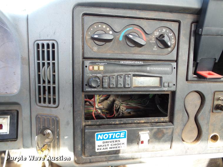 image for item DA7385 2002 International 4300 flatbed truck