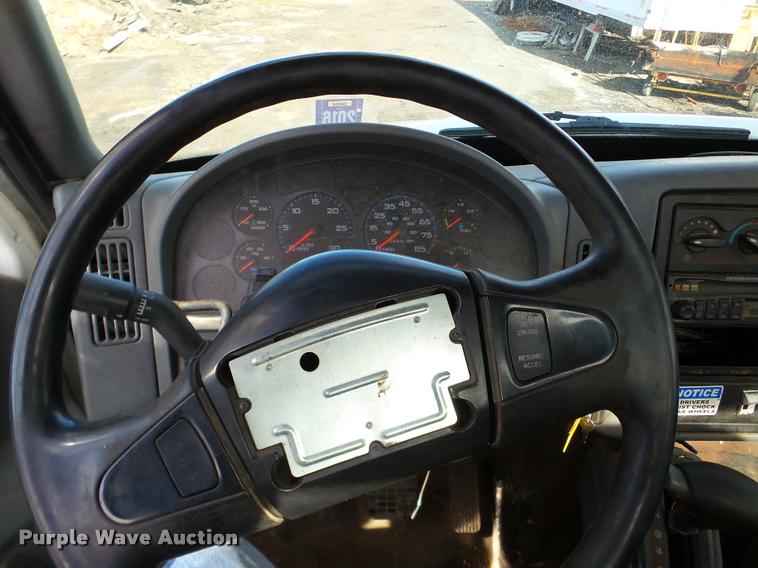 image for item DA7385 2002 International 4300 flatbed truck