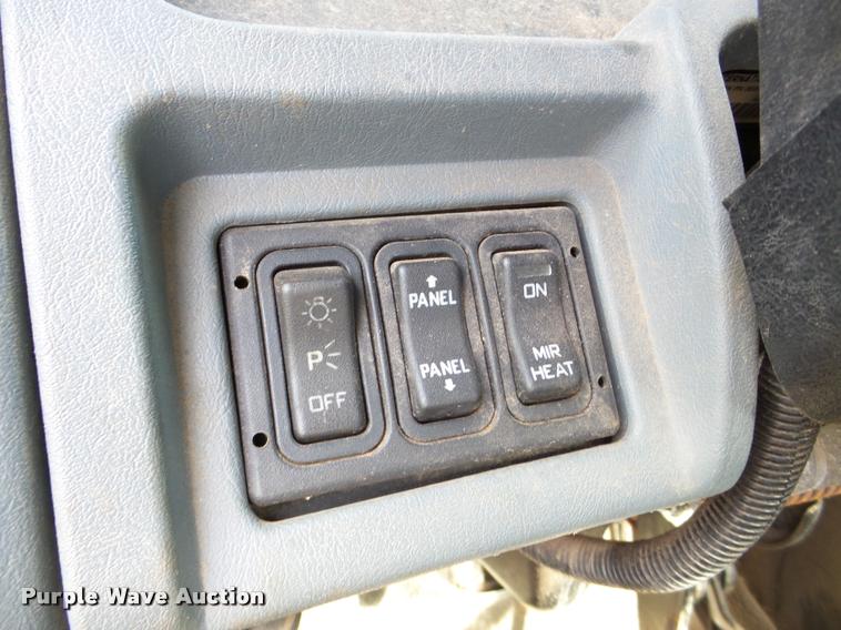 image for item DA7385 2002 International 4300 flatbed truck