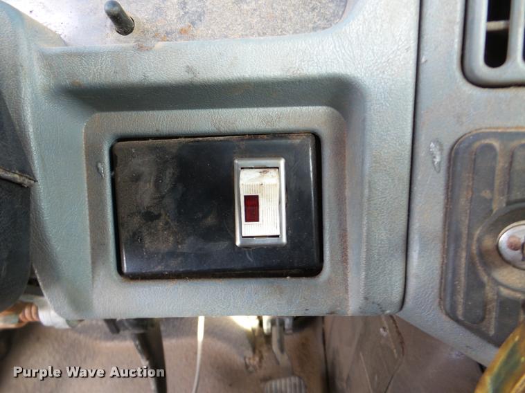 image for item DA7385 2002 International 4300 flatbed truck