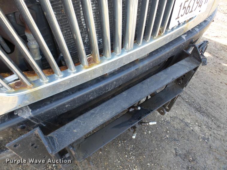 image for item DA7385 2002 International 4300 flatbed truck