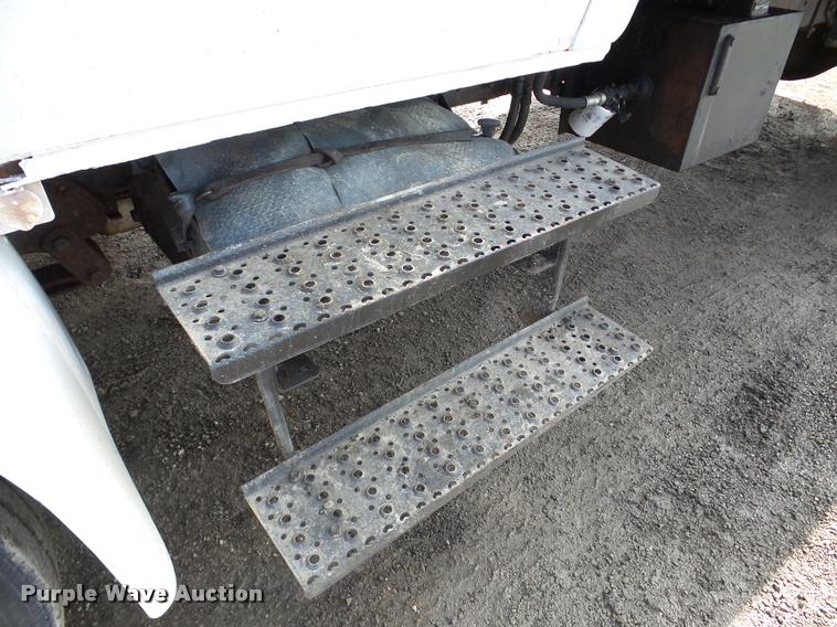 image for item DA7385 2002 International 4300 flatbed truck