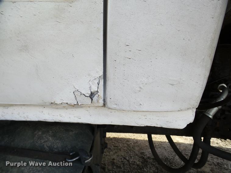 image for item DA7385 2002 International 4300 flatbed truck