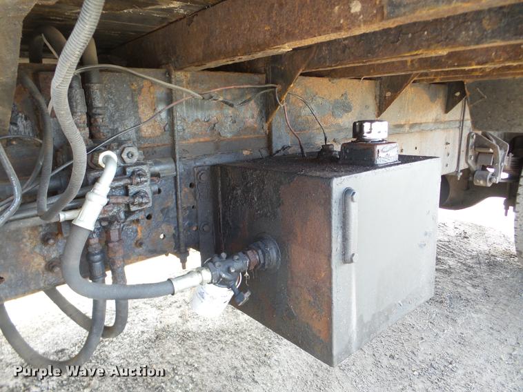 image for item DA7385 2002 International 4300 flatbed truck