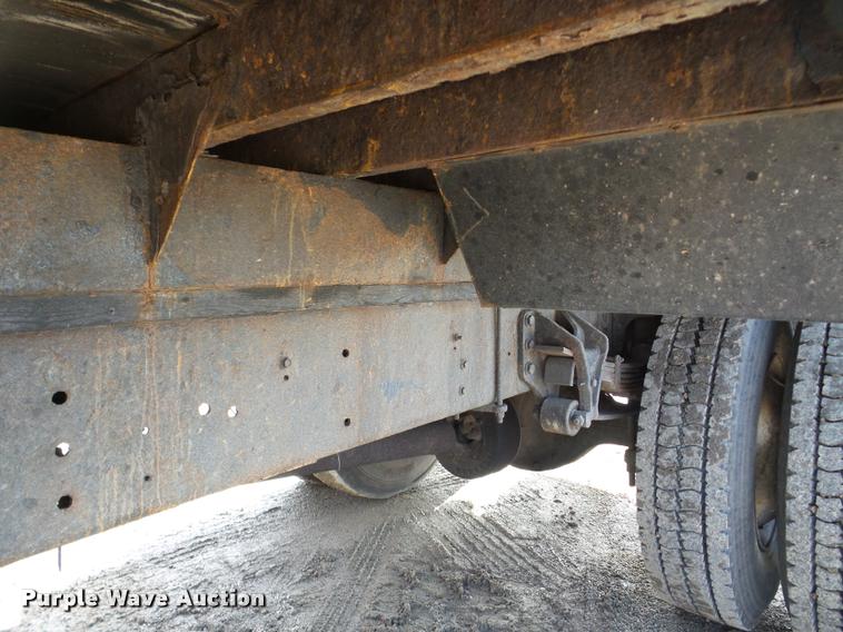 image for item DA7385 2002 International 4300 flatbed truck