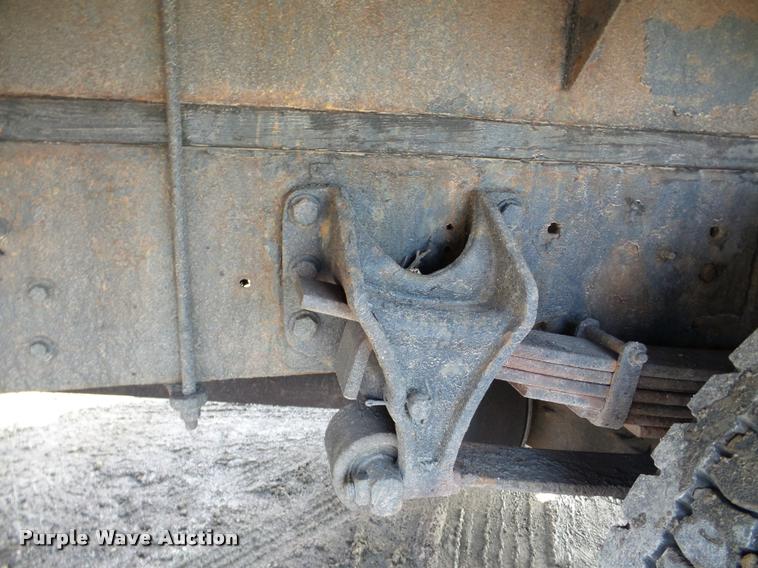 image for item DA7385 2002 International 4300 flatbed truck