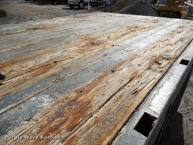 image for item DA7385 2002 International 4300 flatbed truck