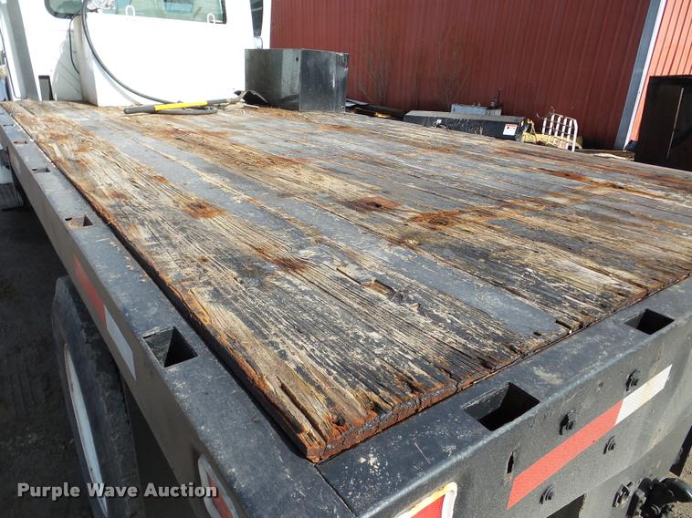 image for item DA7385 2002 International 4300 flatbed truck