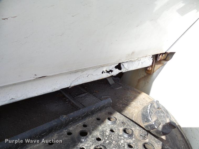 image for item DA7385 2002 International 4300 flatbed truck