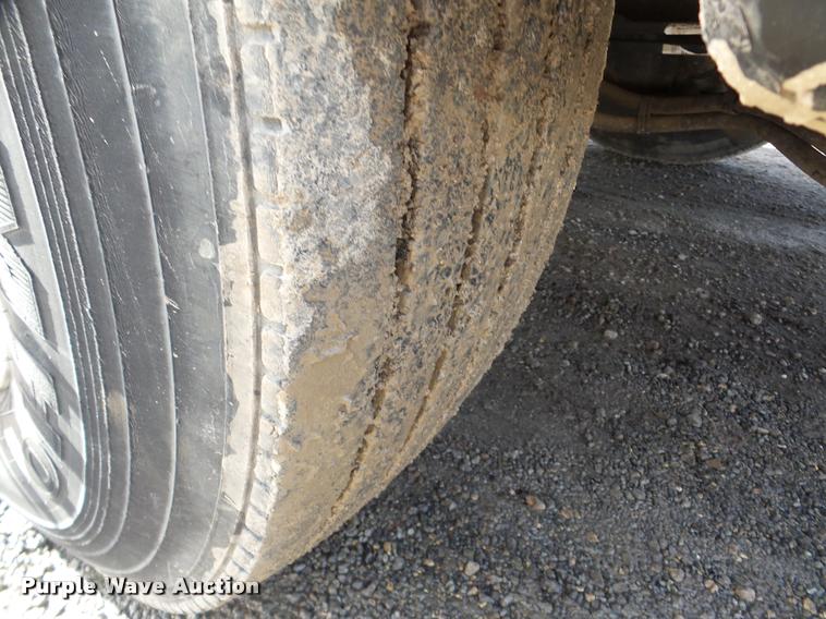 image for item DA7385 2002 International 4300 flatbed truck