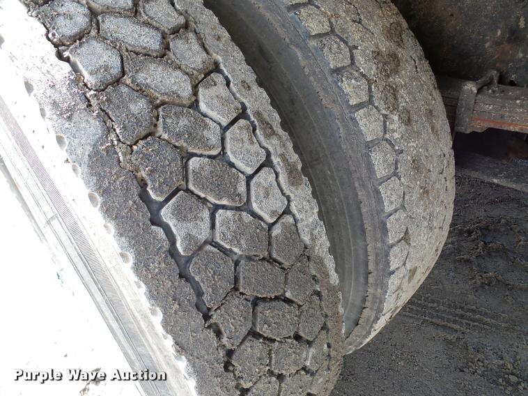 image for item DA7385 2002 International 4300 flatbed truck