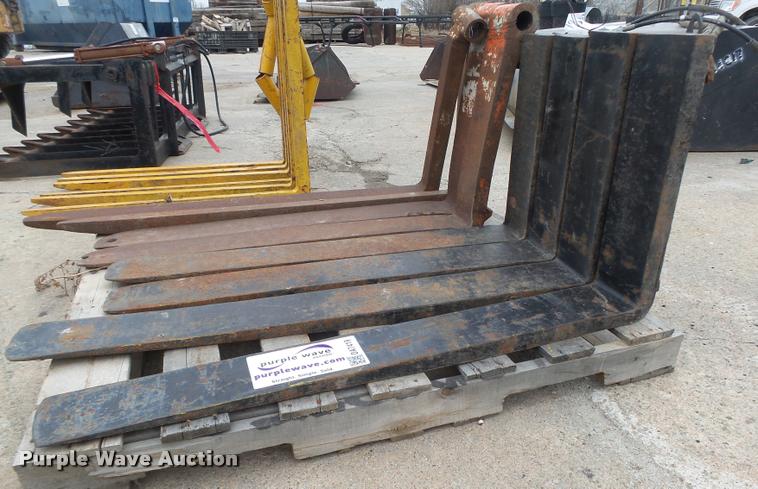 image for item DA7419 (14) assorted forks