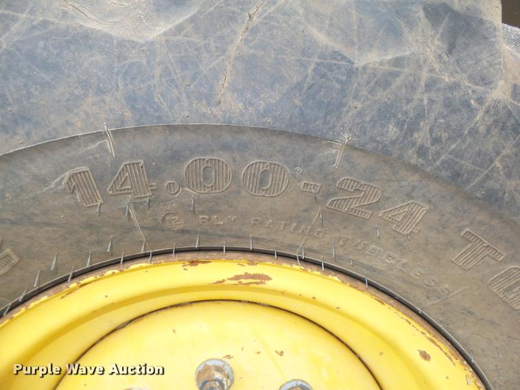 image for item DA7436 2000 New Holland LM860 telehandler