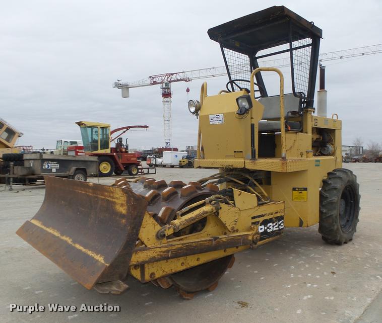 image for item DA7440 1988 Caterpillar CP-323 single drum vibratory roller