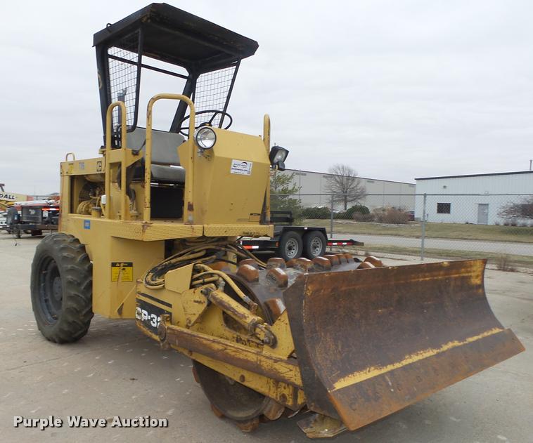 image for item DA7440 1988 Caterpillar CP-323 single drum vibratory roller