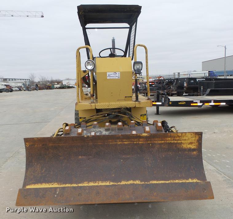 image for item DA7440 1988 Caterpillar CP-323 single drum vibratory roller