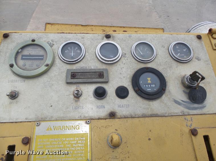 image for item DA7440 1988 Caterpillar CP-323 single drum vibratory roller