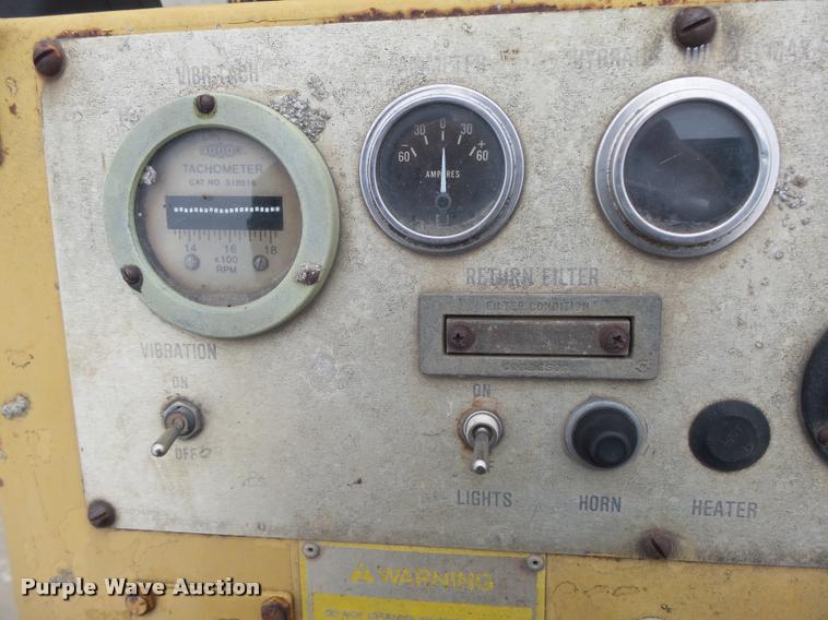 image for item DA7440 1988 Caterpillar CP-323 single drum vibratory roller