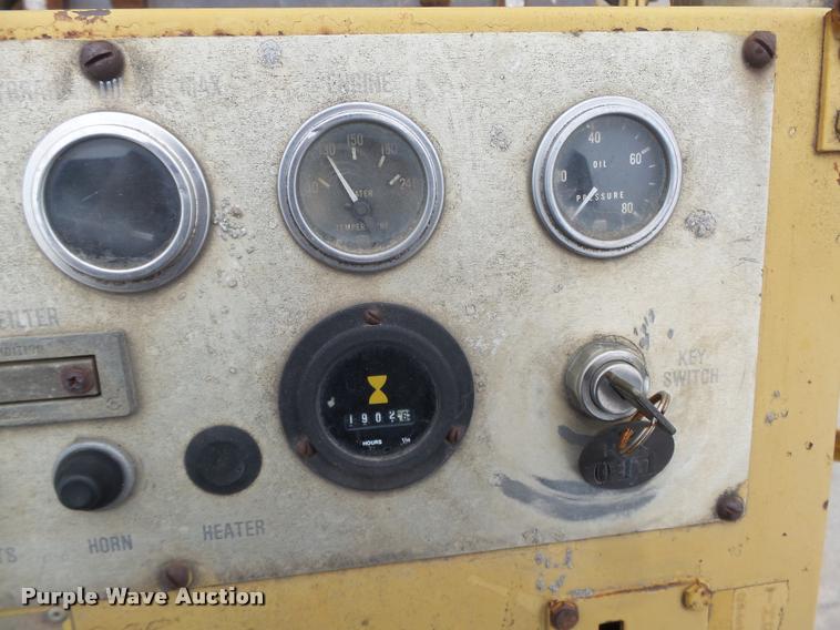 image for item DA7440 1988 Caterpillar CP-323 single drum vibratory roller