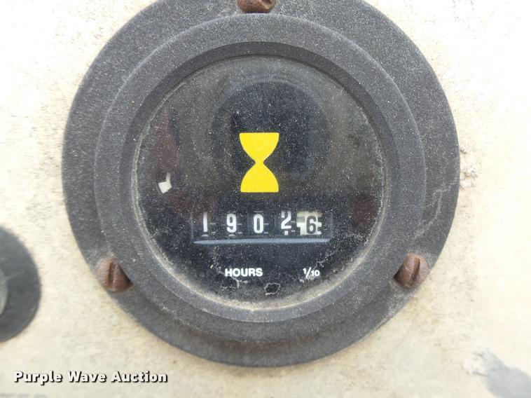 image for item DA7440 1988 Caterpillar CP-323 single drum vibratory roller