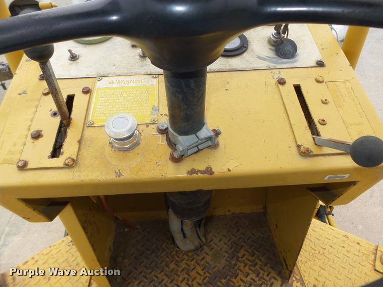 image for item DA7440 1988 Caterpillar CP-323 single drum vibratory roller