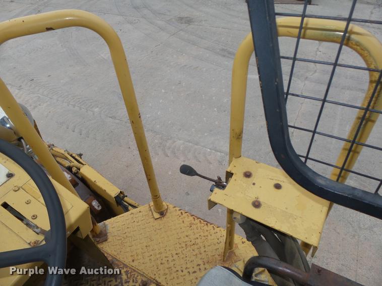 image for item DA7440 1988 Caterpillar CP-323 single drum vibratory roller