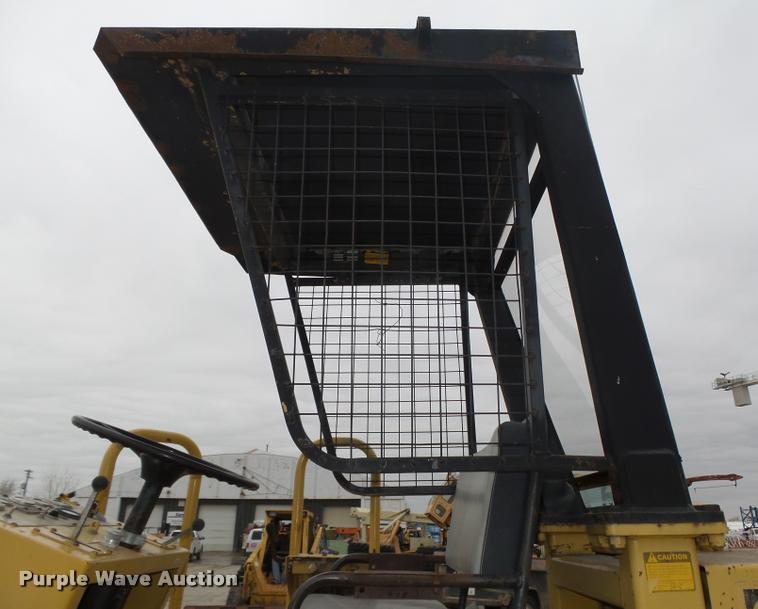 image for item DA7440 1988 Caterpillar CP-323 single drum vibratory roller