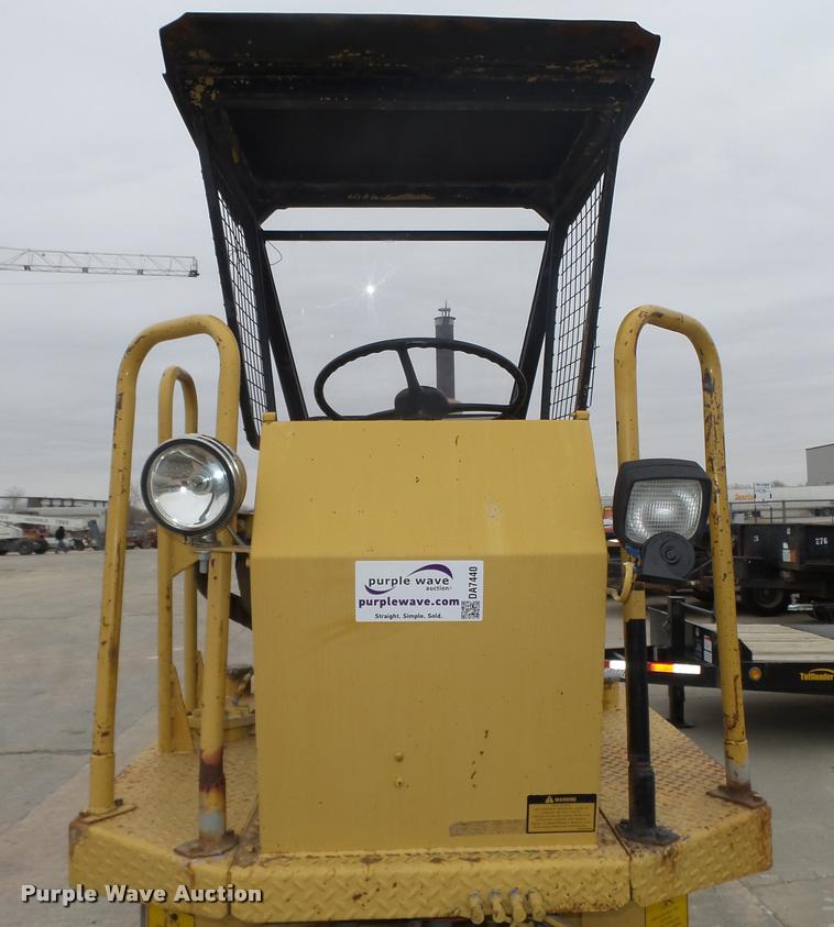 image for item DA7440 1988 Caterpillar CP-323 single drum vibratory roller