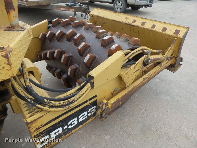 image for item DA7440 1988 Caterpillar CP-323 single drum vibratory roller