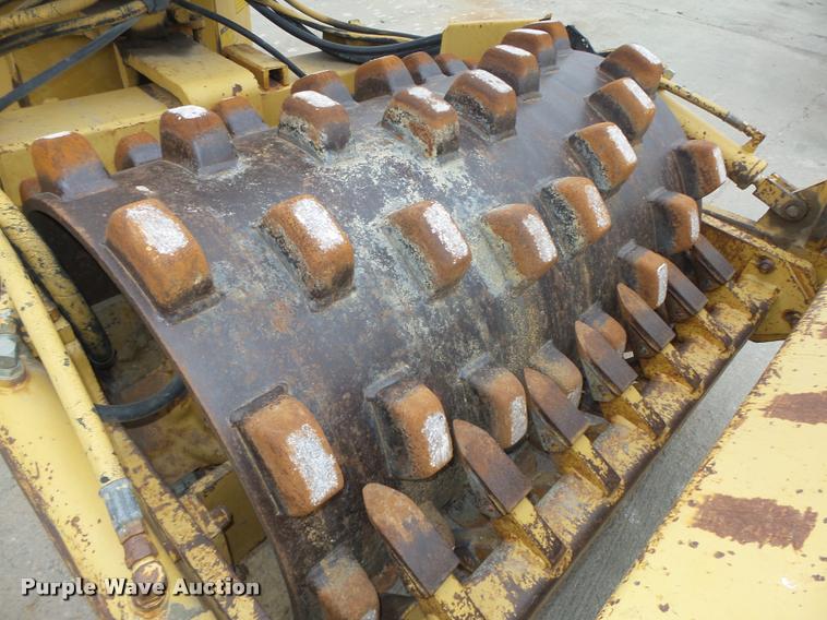 image for item DA7440 1988 Caterpillar CP-323 single drum vibratory roller