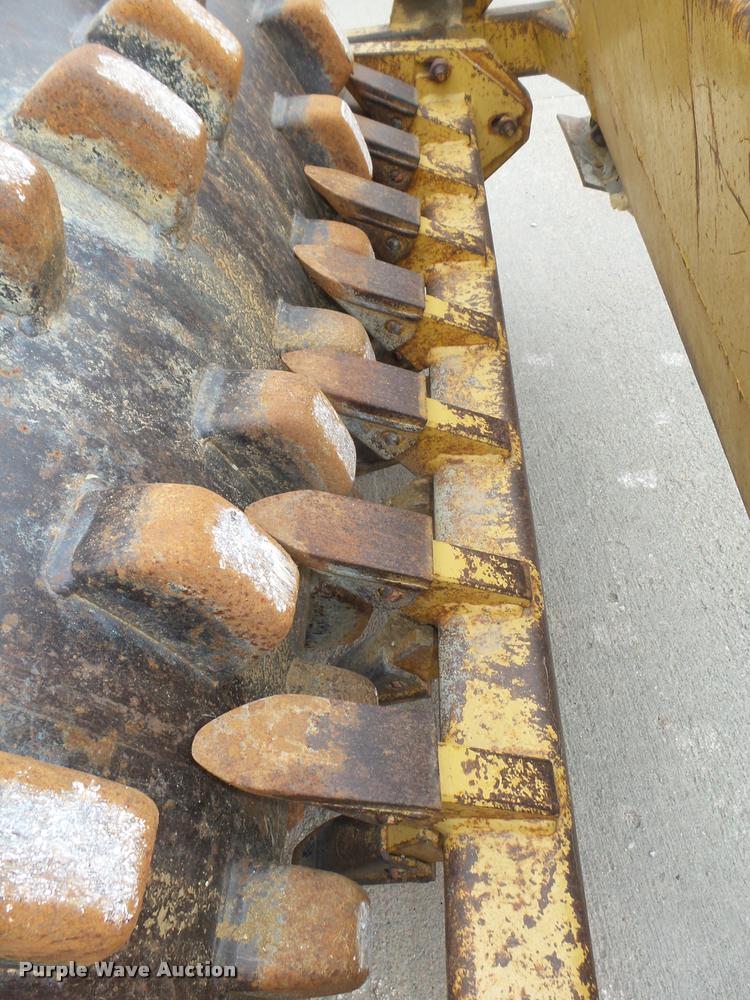 image for item DA7440 1988 Caterpillar CP-323 single drum vibratory roller